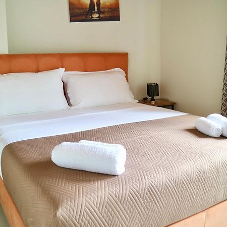 Crown Deluxe Apartments ساراندا المظهر الخارجي الصورة