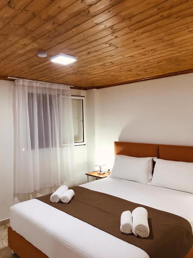 Crown Deluxe Apartments ساراندا المظهر الخارجي الصورة