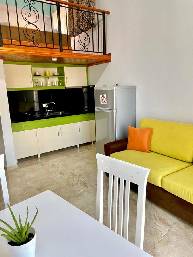 Crown Deluxe Apartments ساراندا المظهر الخارجي الصورة