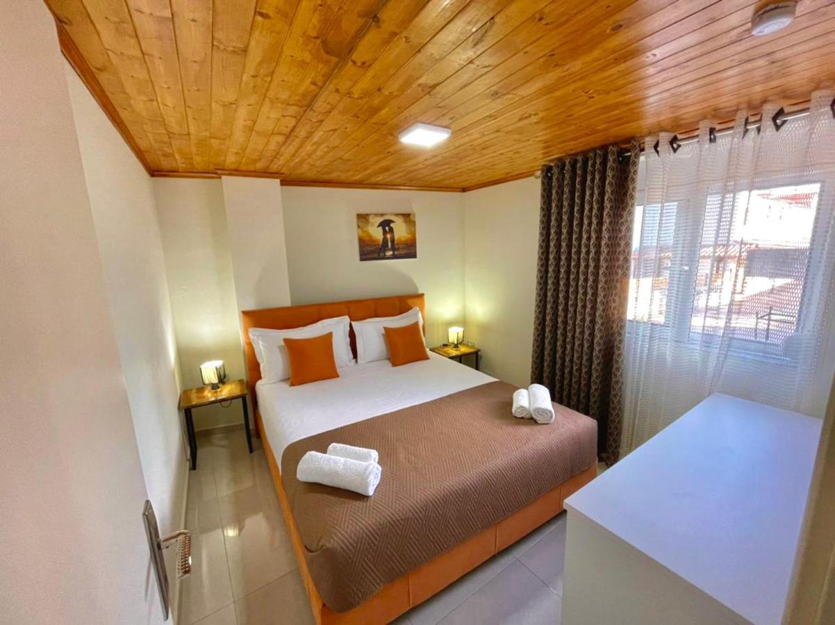 Crown Deluxe Apartments ساراندا المظهر الخارجي الصورة