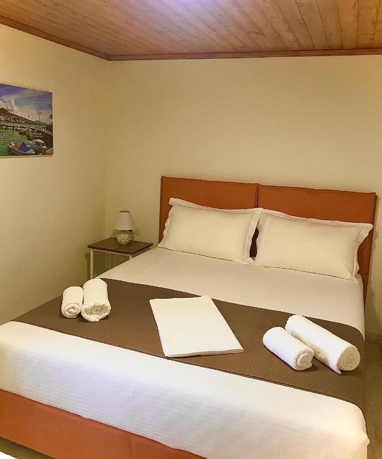 Crown Deluxe Apartments ساراندا المظهر الخارجي الصورة