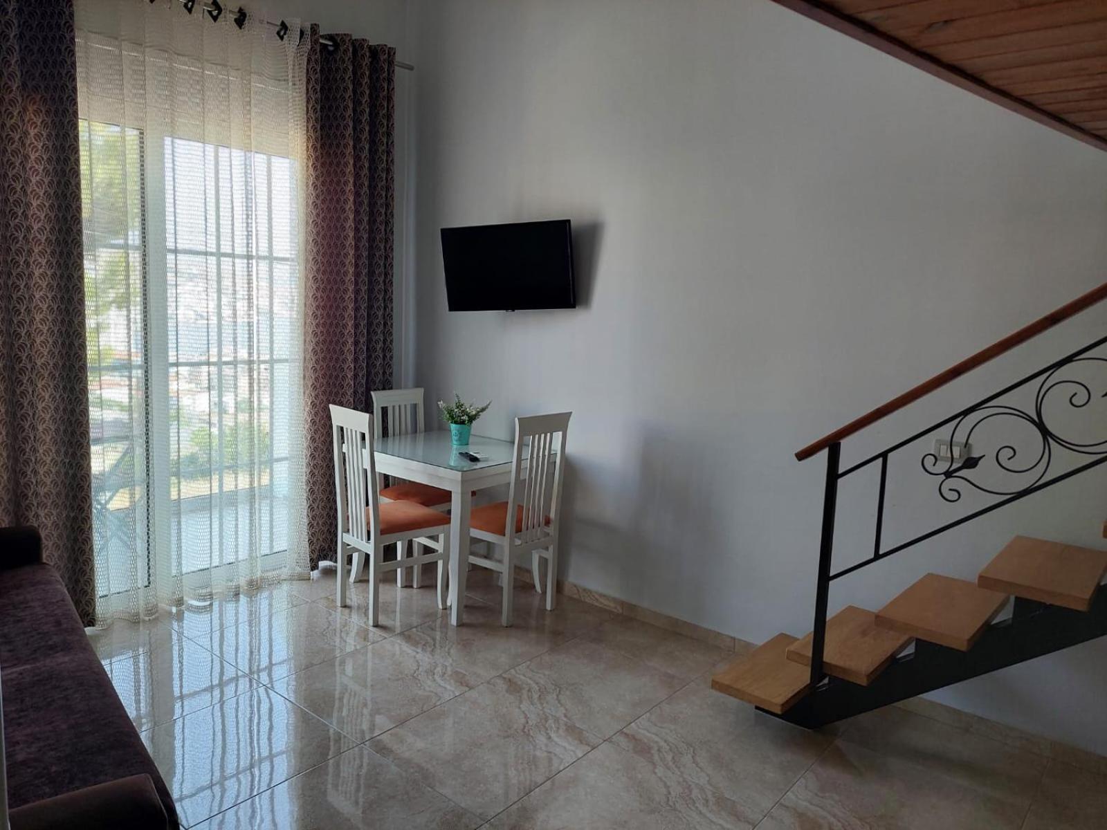 Crown Deluxe Apartments ساراندا المظهر الخارجي الصورة