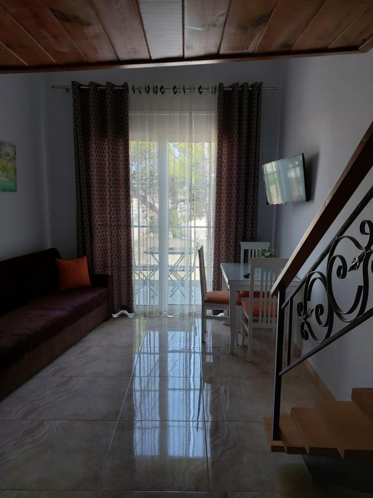 Crown Deluxe Apartments ساراندا المظهر الخارجي الصورة