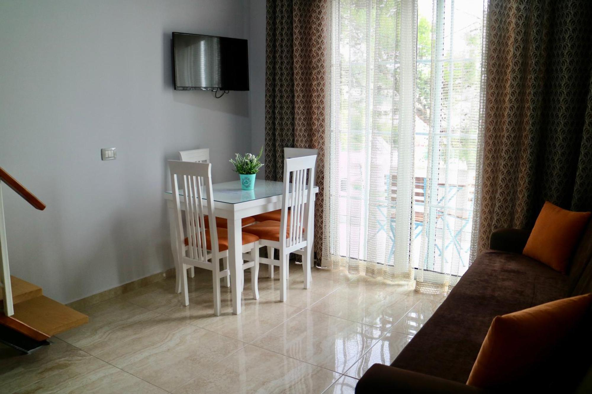 Crown Deluxe Apartments ساراندا المظهر الخارجي الصورة