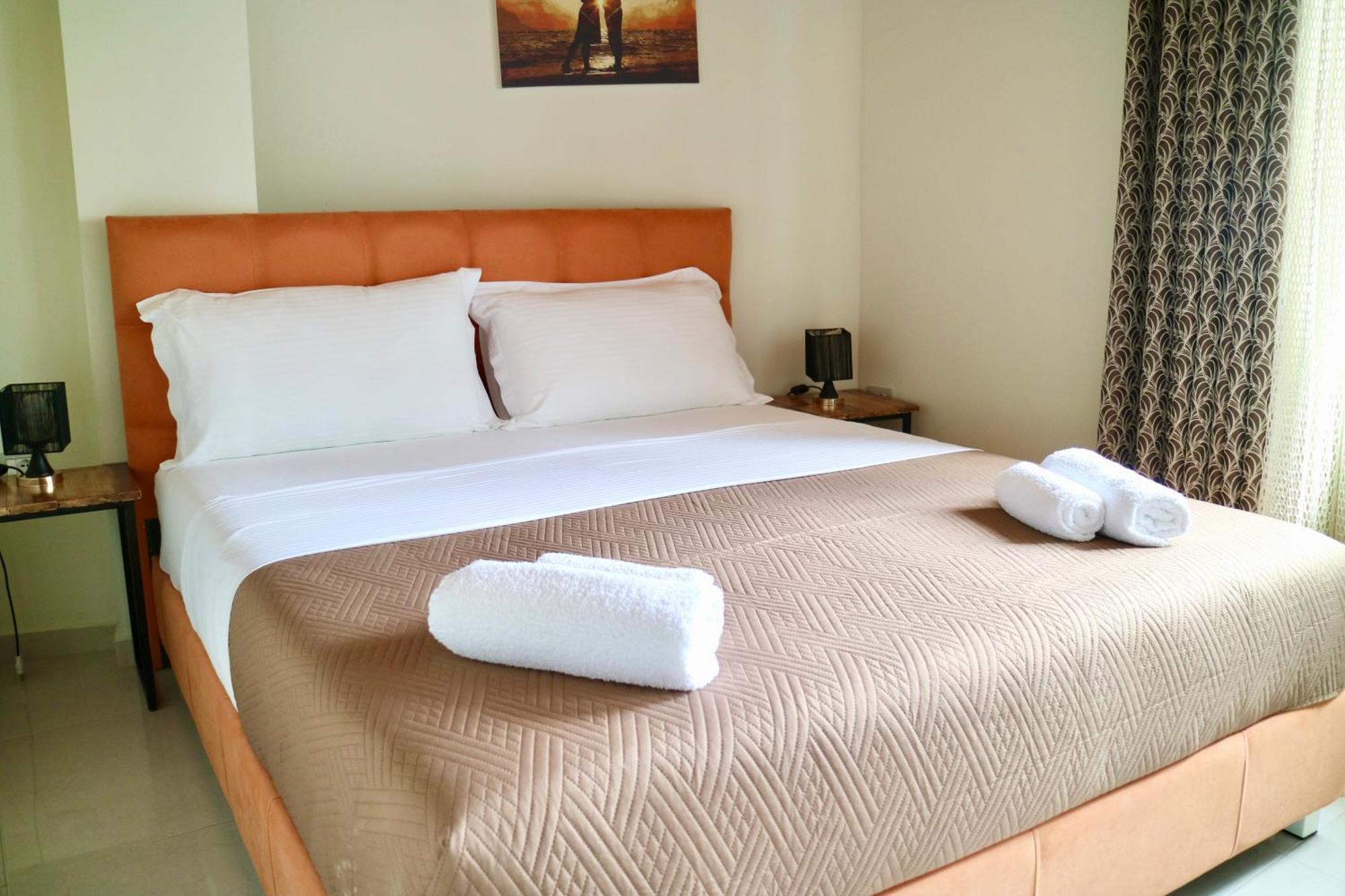 Crown Deluxe Apartments ساراندا المظهر الخارجي الصورة