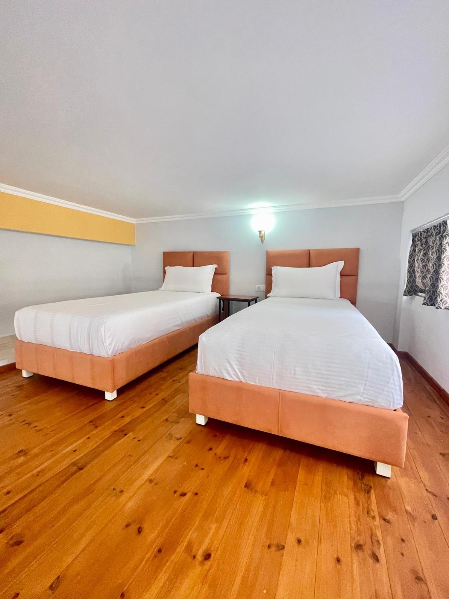Crown Deluxe Apartments ساراندا المظهر الخارجي الصورة
