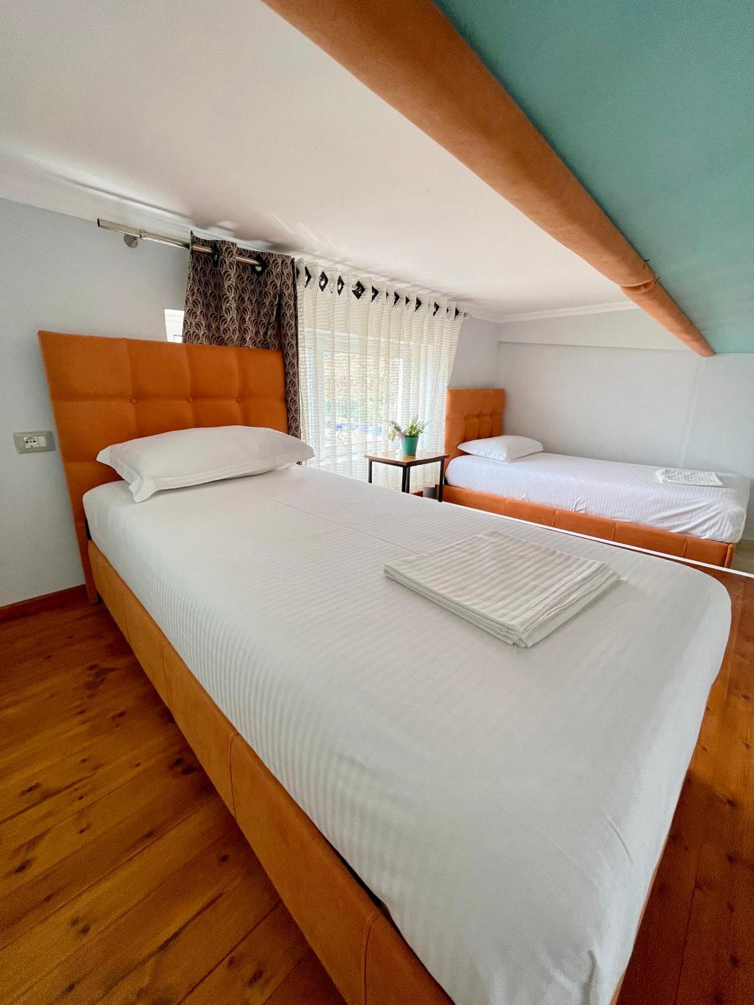 Crown Deluxe Apartments ساراندا المظهر الخارجي الصورة