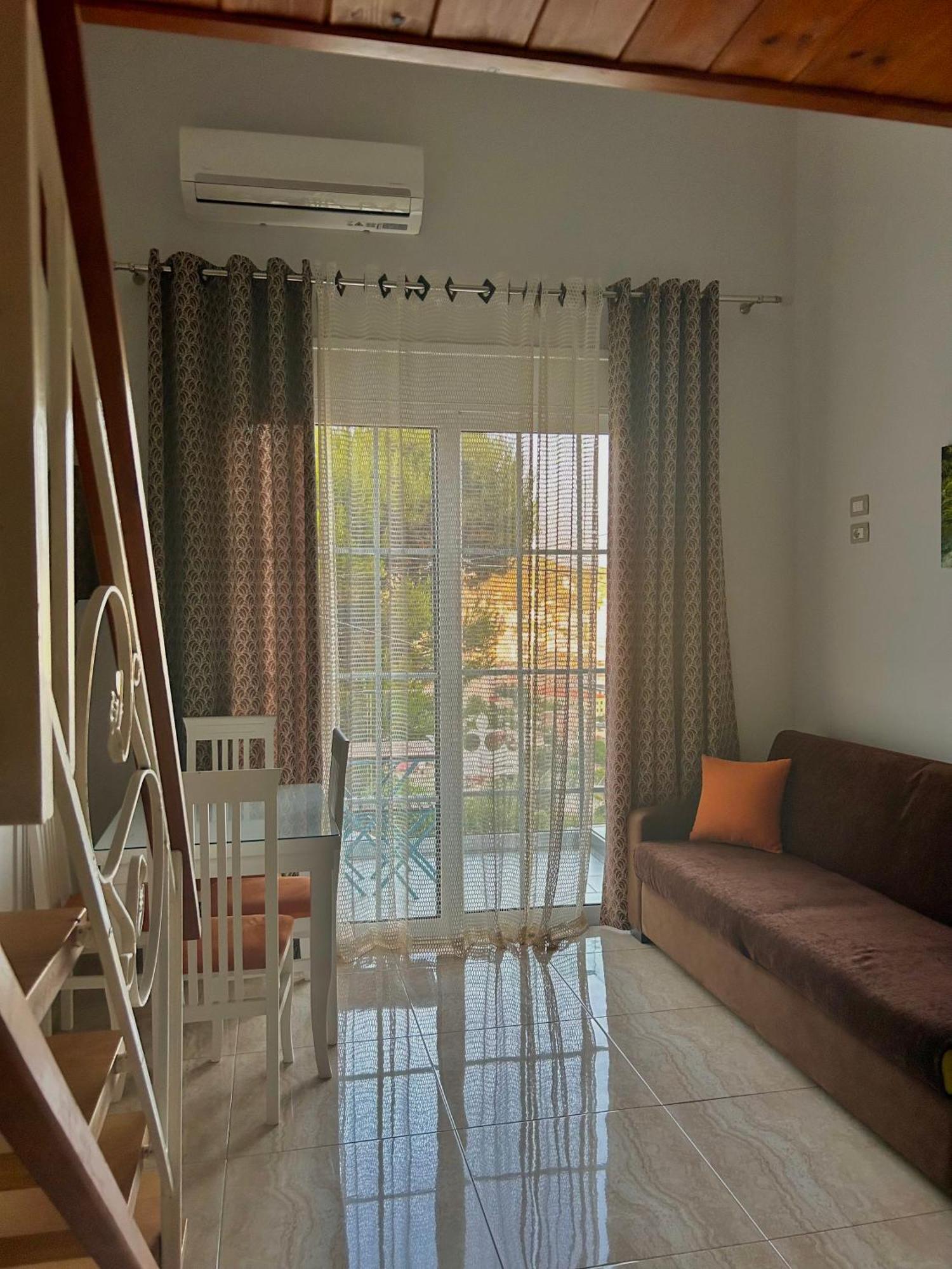 Crown Deluxe Apartments ساراندا المظهر الخارجي الصورة