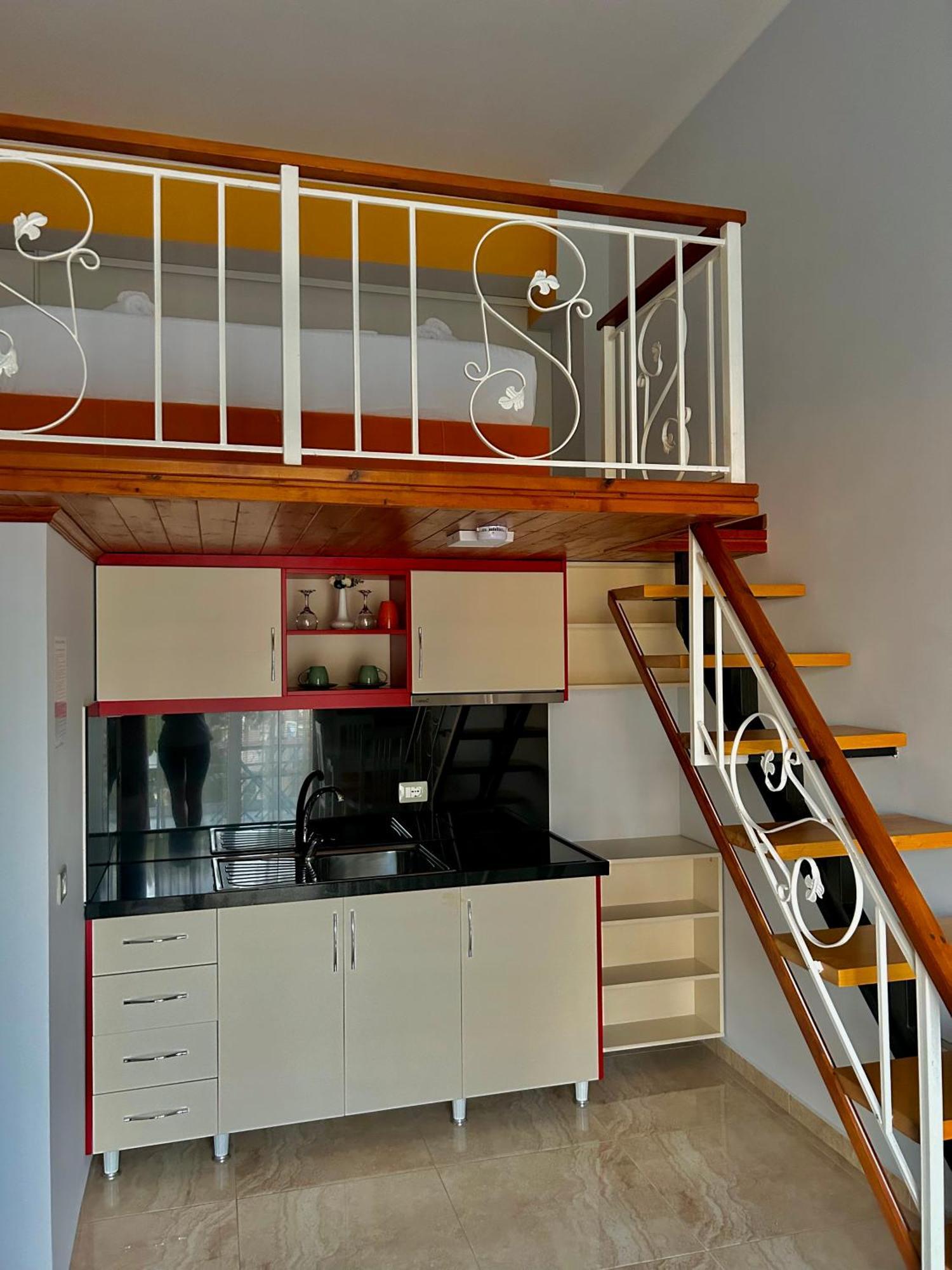 Crown Deluxe Apartments ساراندا المظهر الخارجي الصورة