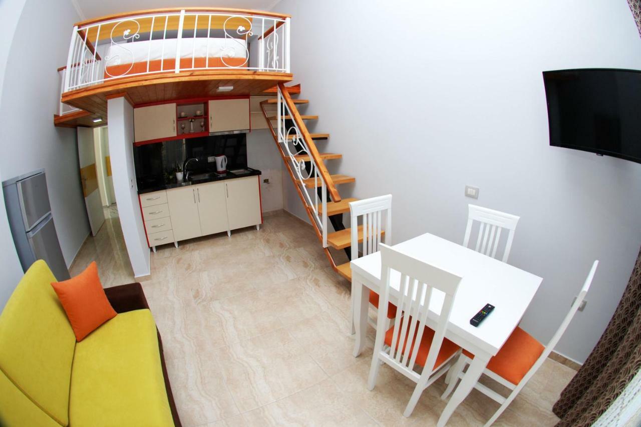 Crown Deluxe Apartments ساراندا المظهر الخارجي الصورة